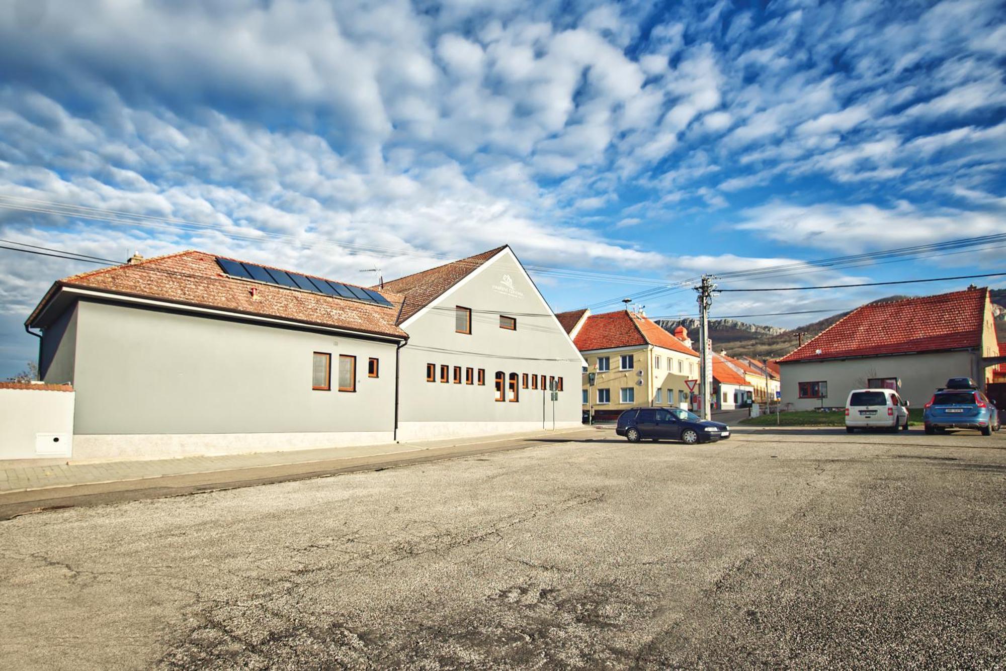 Penzion Vinarstvi Cervinka Horni Vestonice Exterior photo